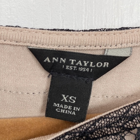 Ann Taylor Black Scalloped Lace Top With Tan Underlay Women’s Size XS - Picture 10 of 14